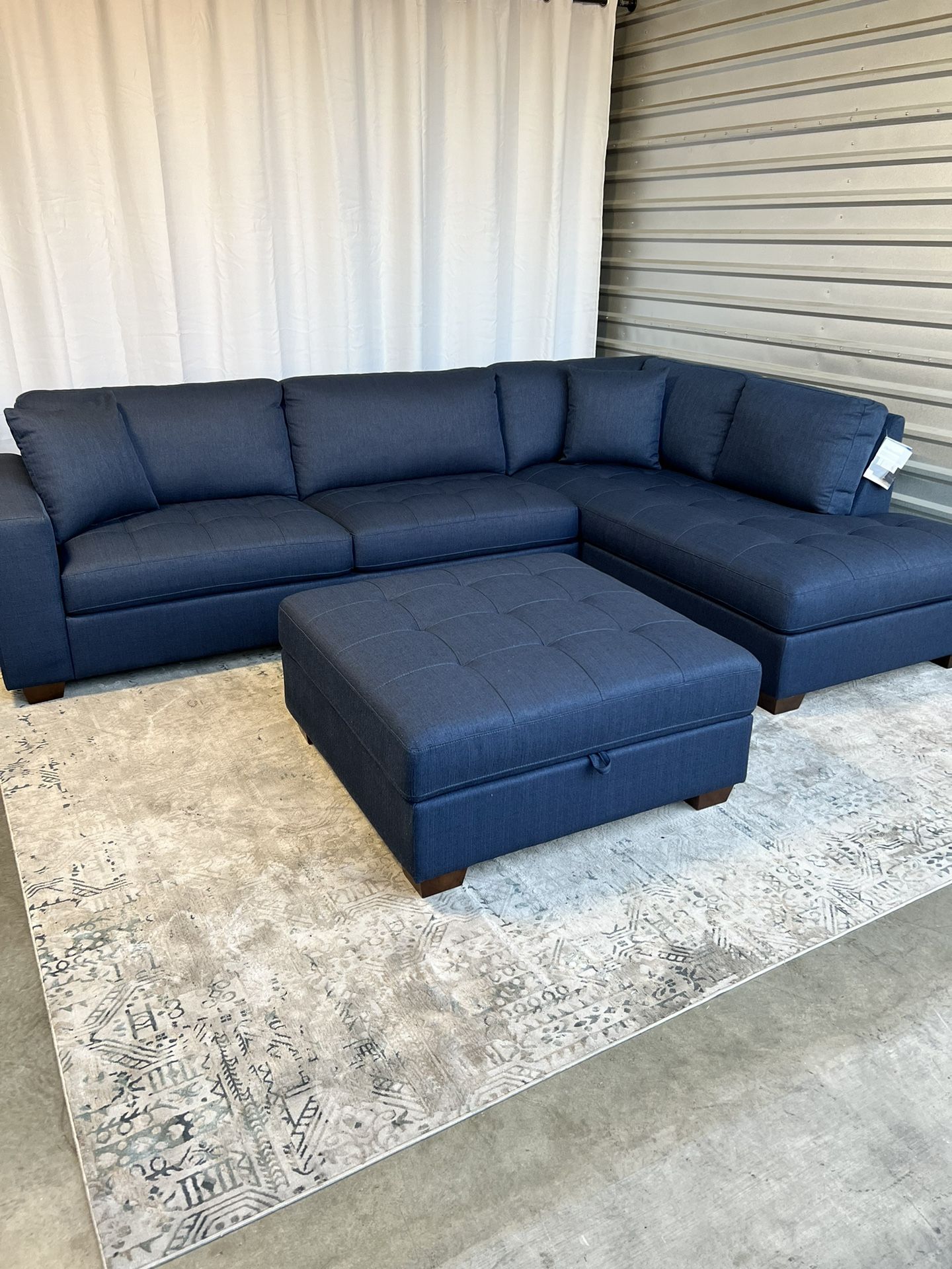 Thomasville Miles Fabric Sectional With Storage Ottoman NEW Delivery   988fca22aa294d90ae9e733cf0020c31 