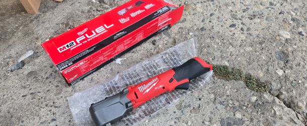 Shop Milwaukee
M12 FUEL 12V Lithium-Ion Brushless Cordless 1/2 in. Right Angle Impact Wrench (Tool-Only)