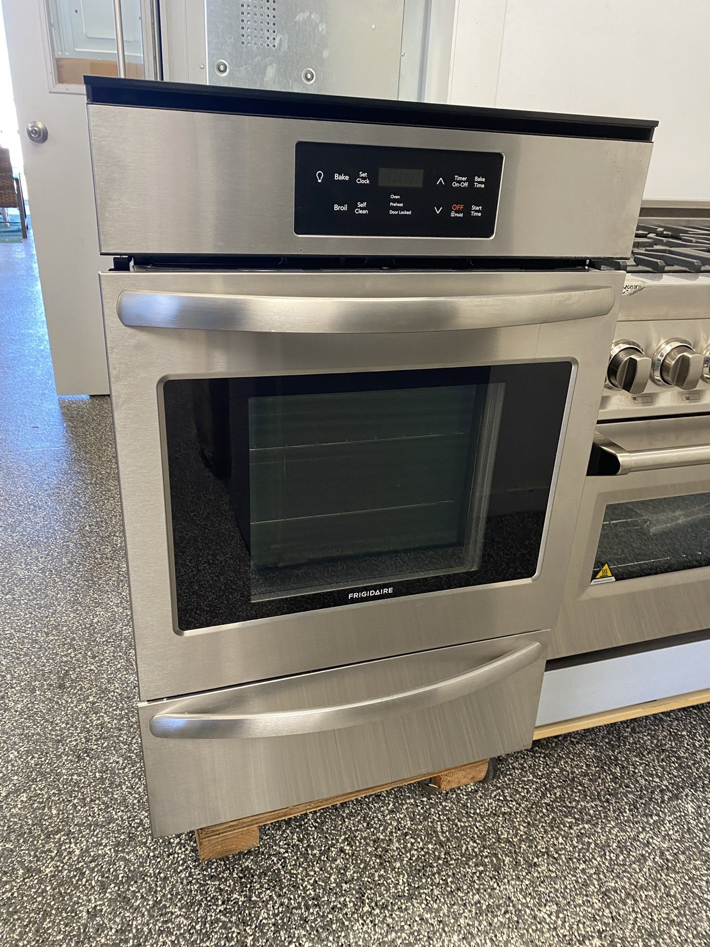 Frigidaire 24 Inch Gas Single Oven