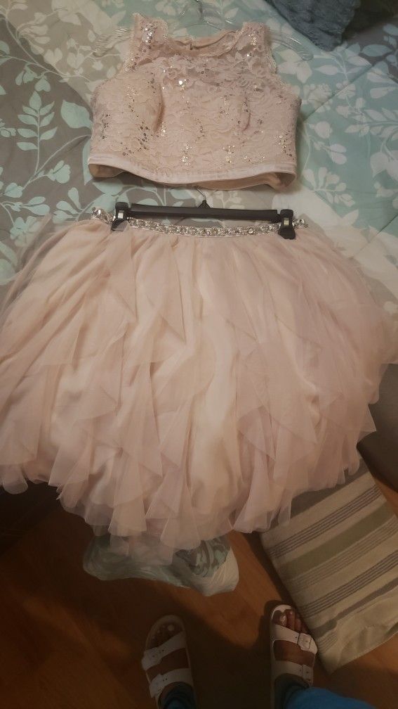 BEAUTIFUL 2 PC FANCY TOP & SKIRT