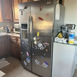 Fridgeaire Refrigerator 