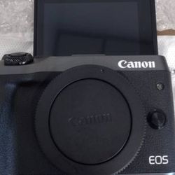 Canon Eos M6 Mirrorless digital camera with EF-M 15-45mm STM IS Kit Lens

