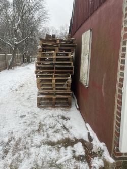 Free Pallets/Fire 🔥 Wood 🪵 