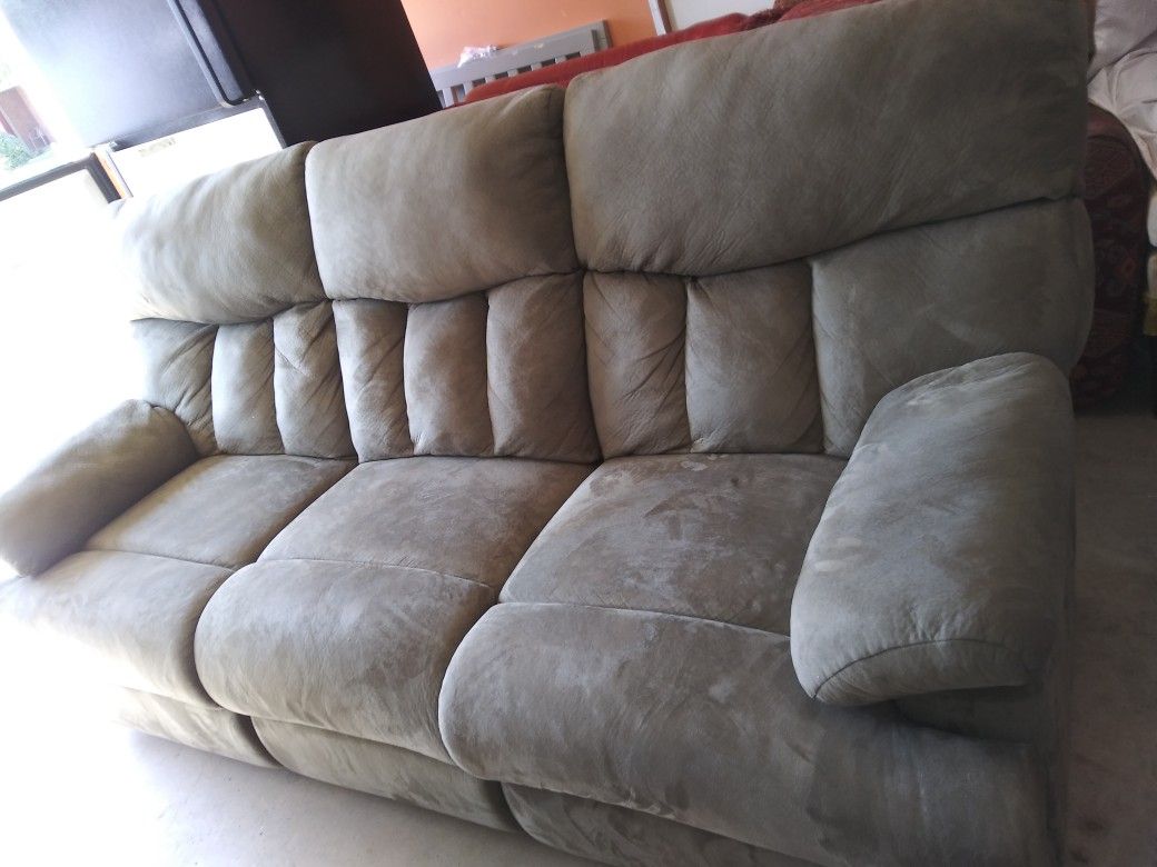 Reclinable Sofa