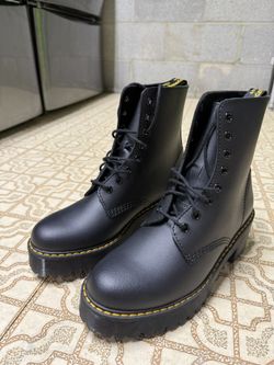 Women’s Leona Doc Martens 
