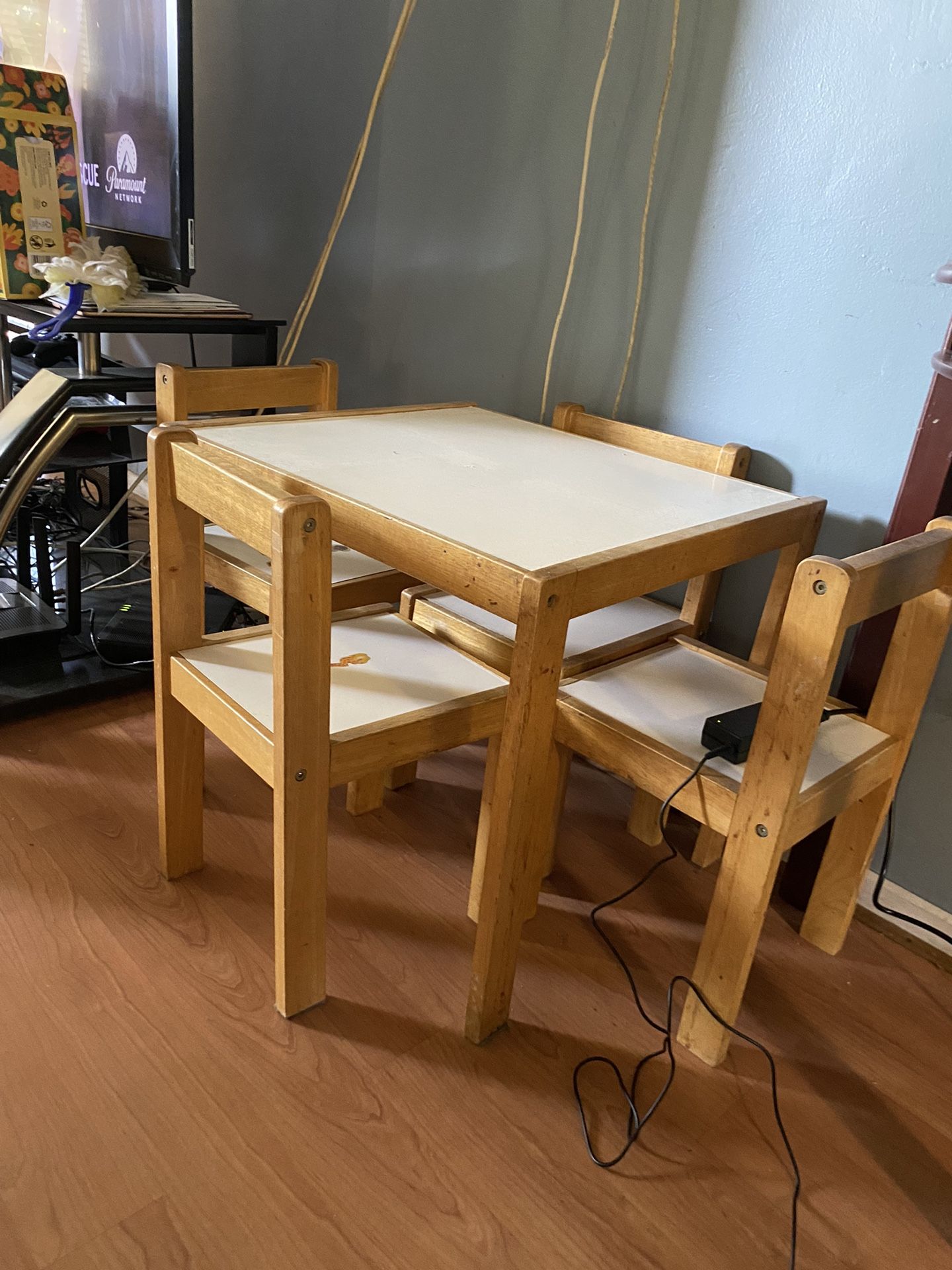Kids Table with 4 Chairs