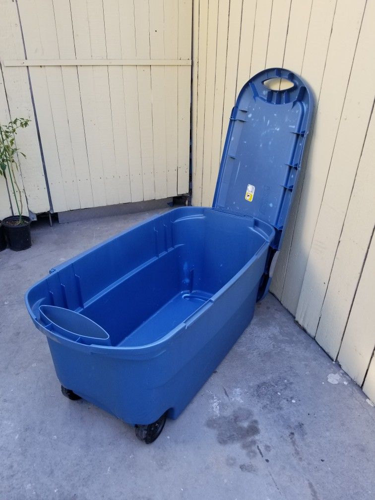 Sterlite Big storage Tote with wheels ( See All Pics FOR Measures & CONDITION please)