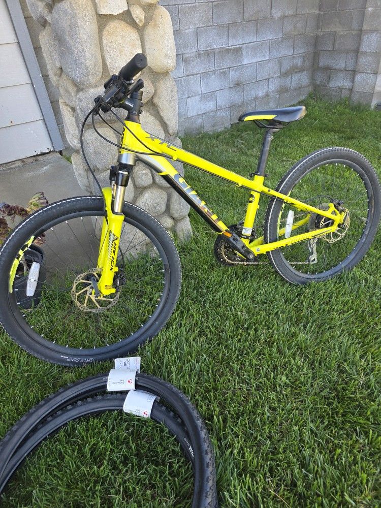 GIANT XTC SL JR MOUNTAIN BIKE
