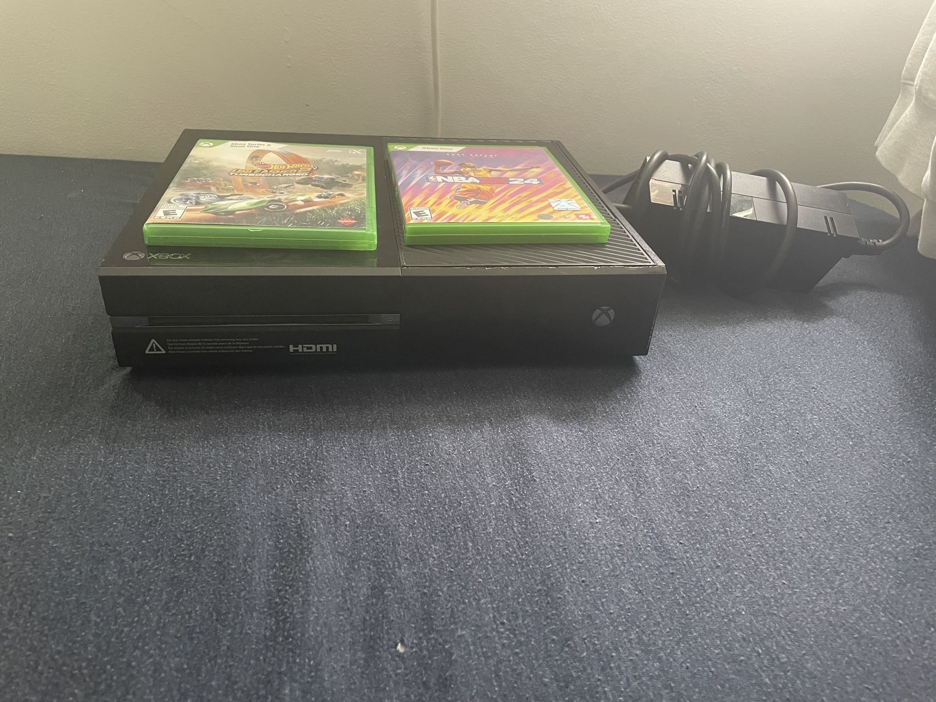 Xbox 1 Version 1 With 2k 24/ Hot wheels Unleashed 2  