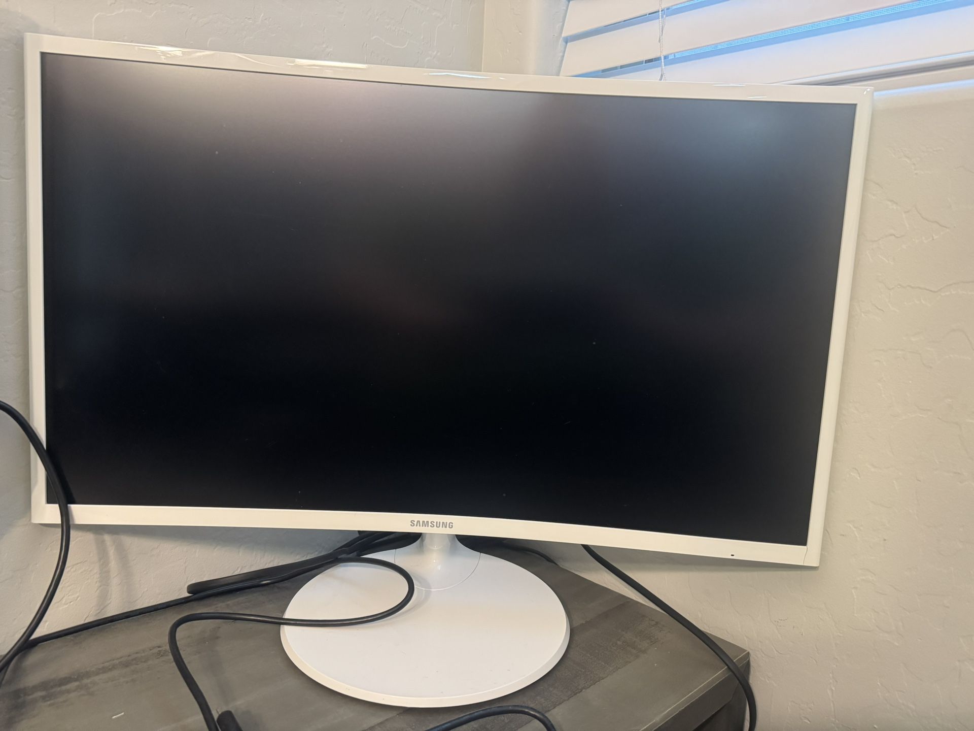 Samsung Curved Monitor 27”