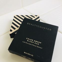 BEAUTYCOUNTER Blush Duo 🦩/Apricot with Porcelain Flower Extract Net wt. 0.35 oz 