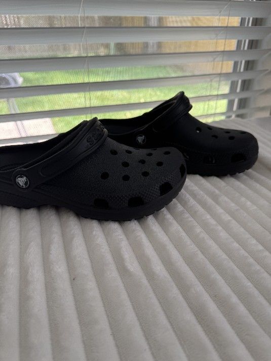 Boys Crocs Size 5y