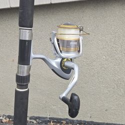 ROD & REEL - Okuma AV-65b Spinning reel / Shakespeare Pro- Am BWS990-2W 9' Fiberglass Spinning Rod