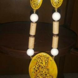 Long necklace w/ Tiger & cubs. 16" excellent shape