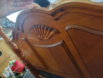 Wooden Bed Headboard/3dressers/2box springs with Shell Carving