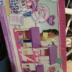 Doll house Large! Eveything Included !