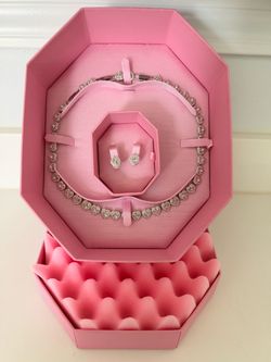 Ariana Grande x Swarovski heart necklace and bracelet