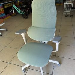 SUMORPH Edition Lumbar Auto-track Tech Ergonomic Chair