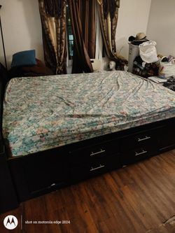 Queen size bed base and Headboardç