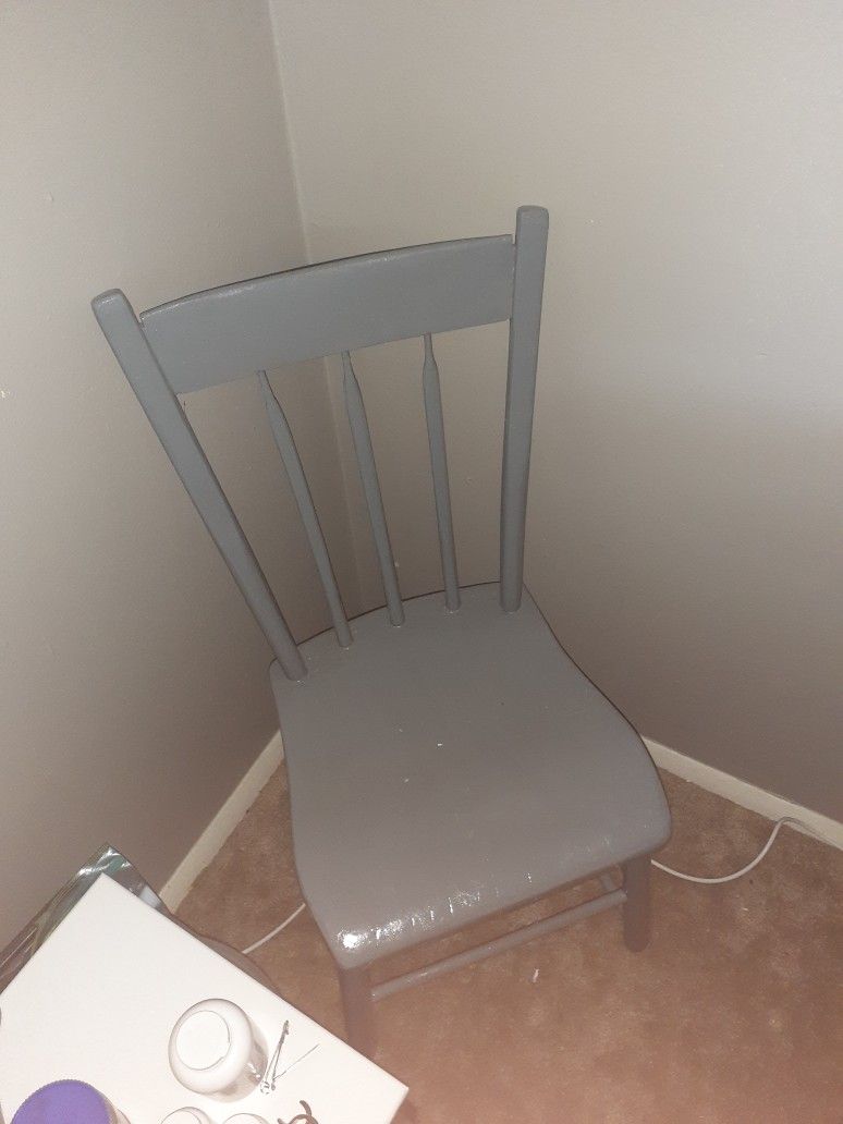 Small Vintage chair $25