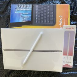 iPad 9th Generation 256GB  Brand New sealed With Keyboard case And Pencil 
