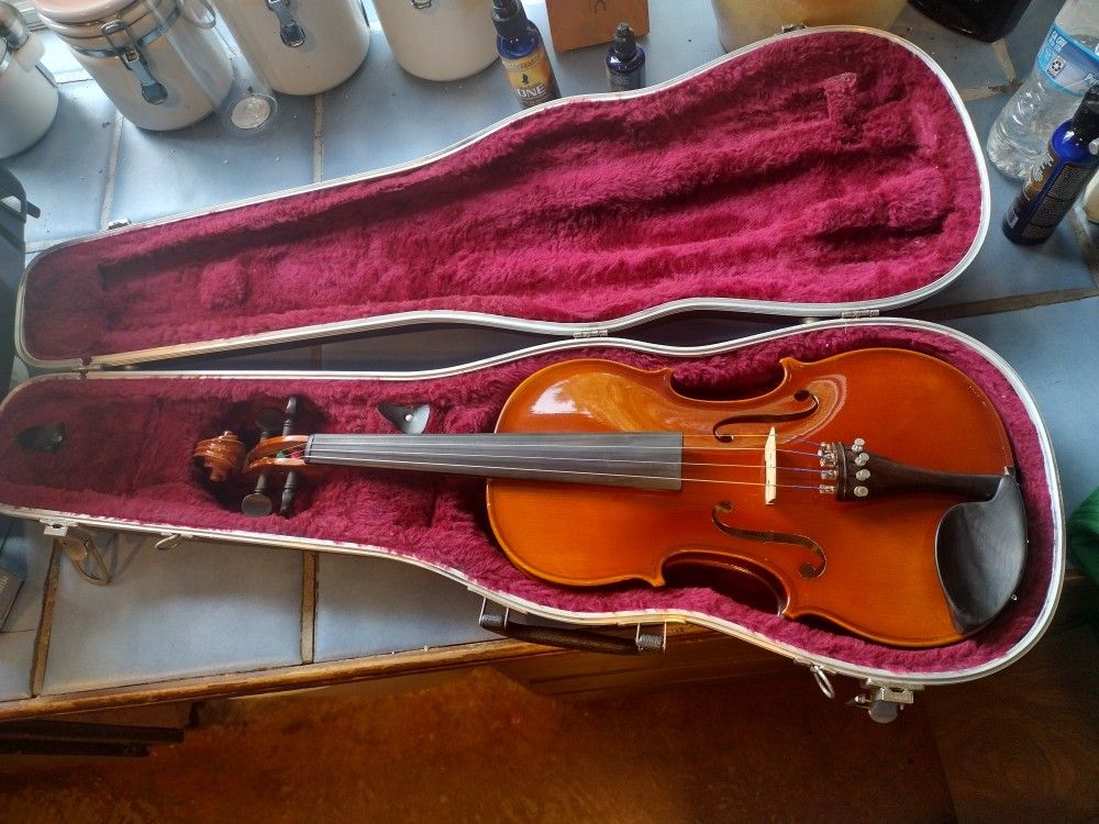 Lisle Violin model 13C with hard case - 4/4 Size