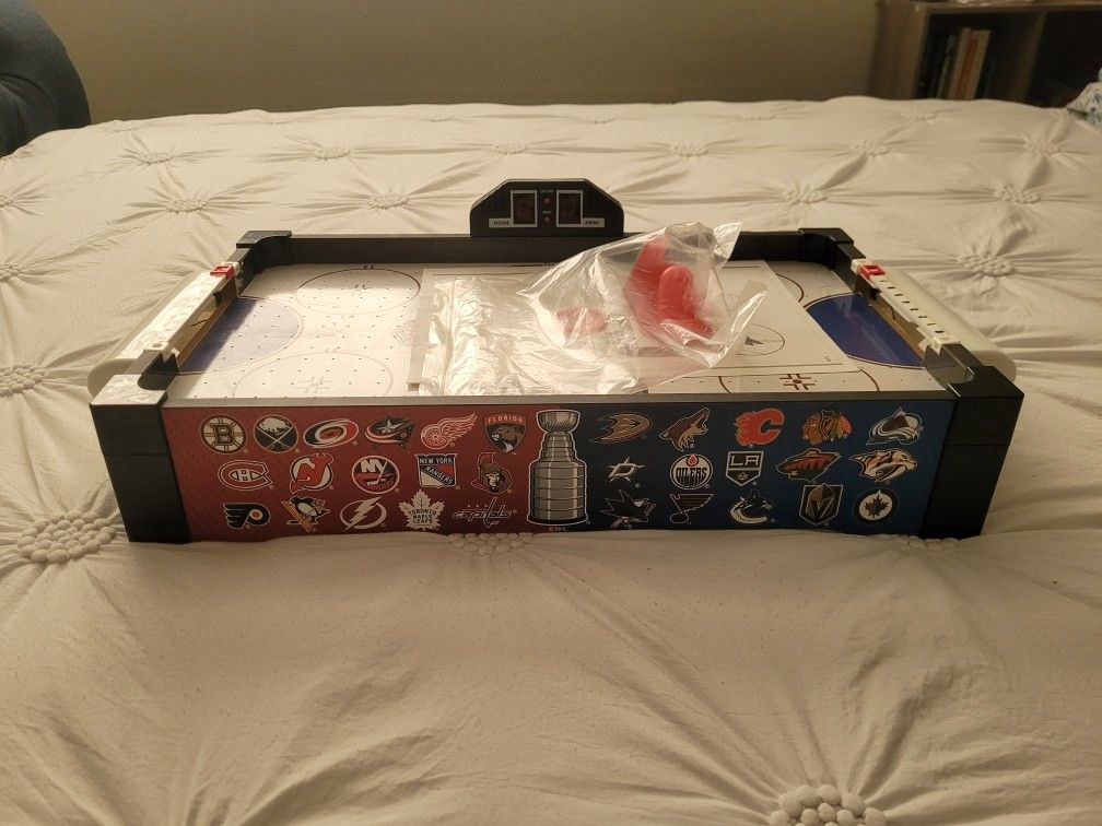 KIDS SMALL HOCKEY GAME BRAND NEW