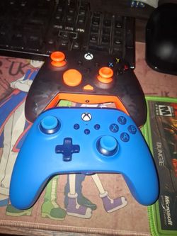 Selling 2 Xbox wired  controllers