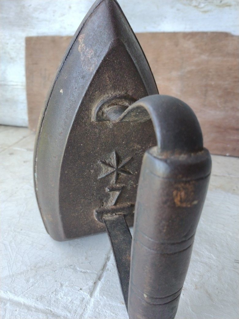 Antique Cast Iron 7 With Star Symbol