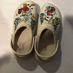 Disney Parks 2022 Mickey Christmas Holiday Fleece Lined CROCS Adult M8/W10