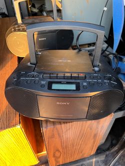 2 portable radios Sony