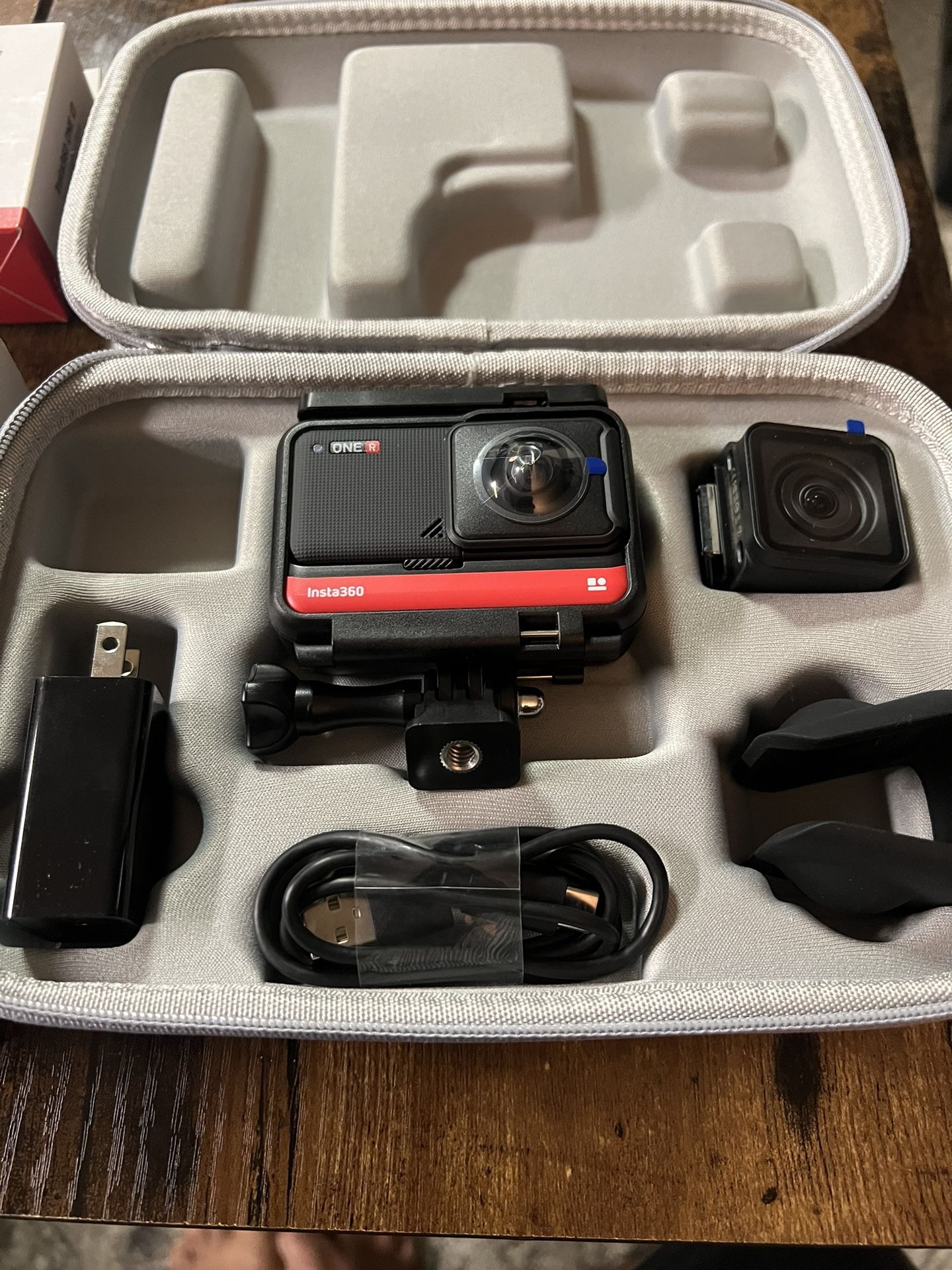 Insta360 One R
