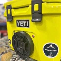Yeti Cooler Roadie 15 with built in speaker