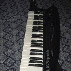 $500 Roland Ax-Synthbk Z3A2200