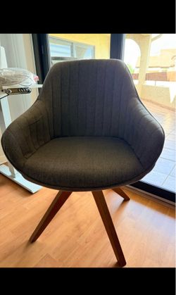 Mid-Century Modern Swivel Accent Chair – Gray w/ Oak Legs