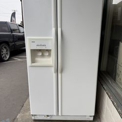 Kenmore Side By Side Fridge w/ Filtered Water & Ice (Warranty Included)