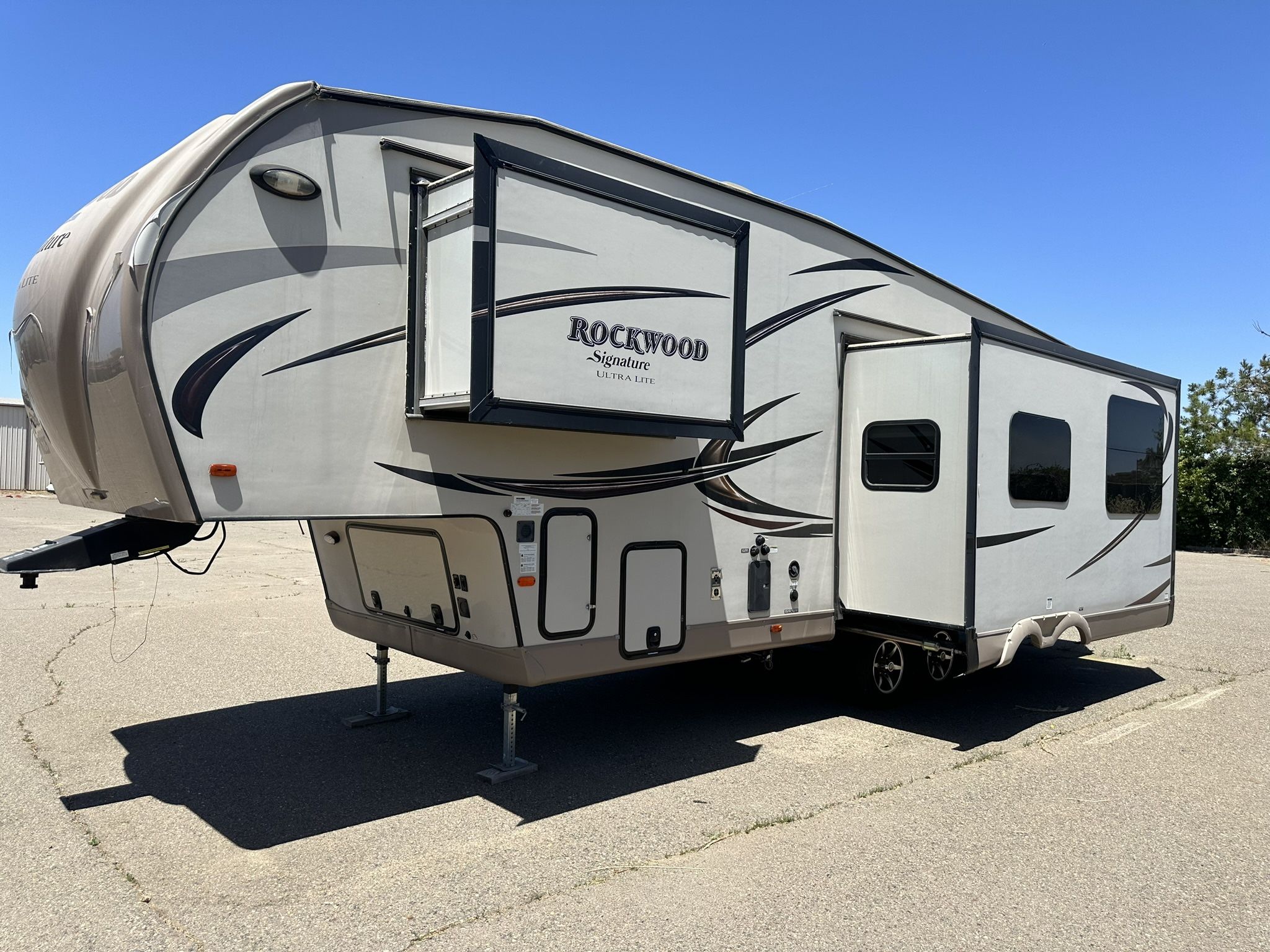 Fifth Wheel RV Trailer 32 Foot For Sale, 2018
