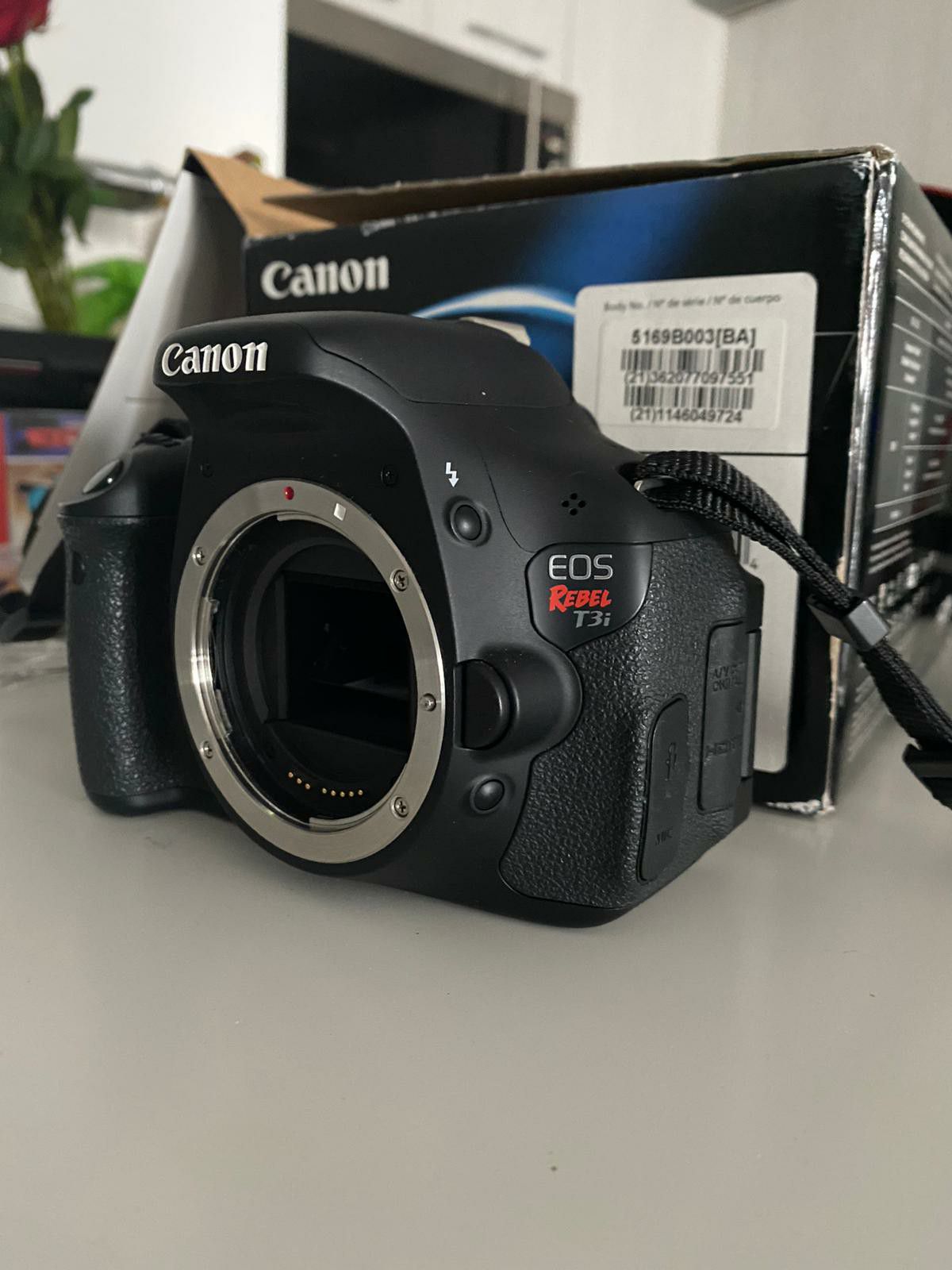Canon Rebel T3i with original box + fisheye lens