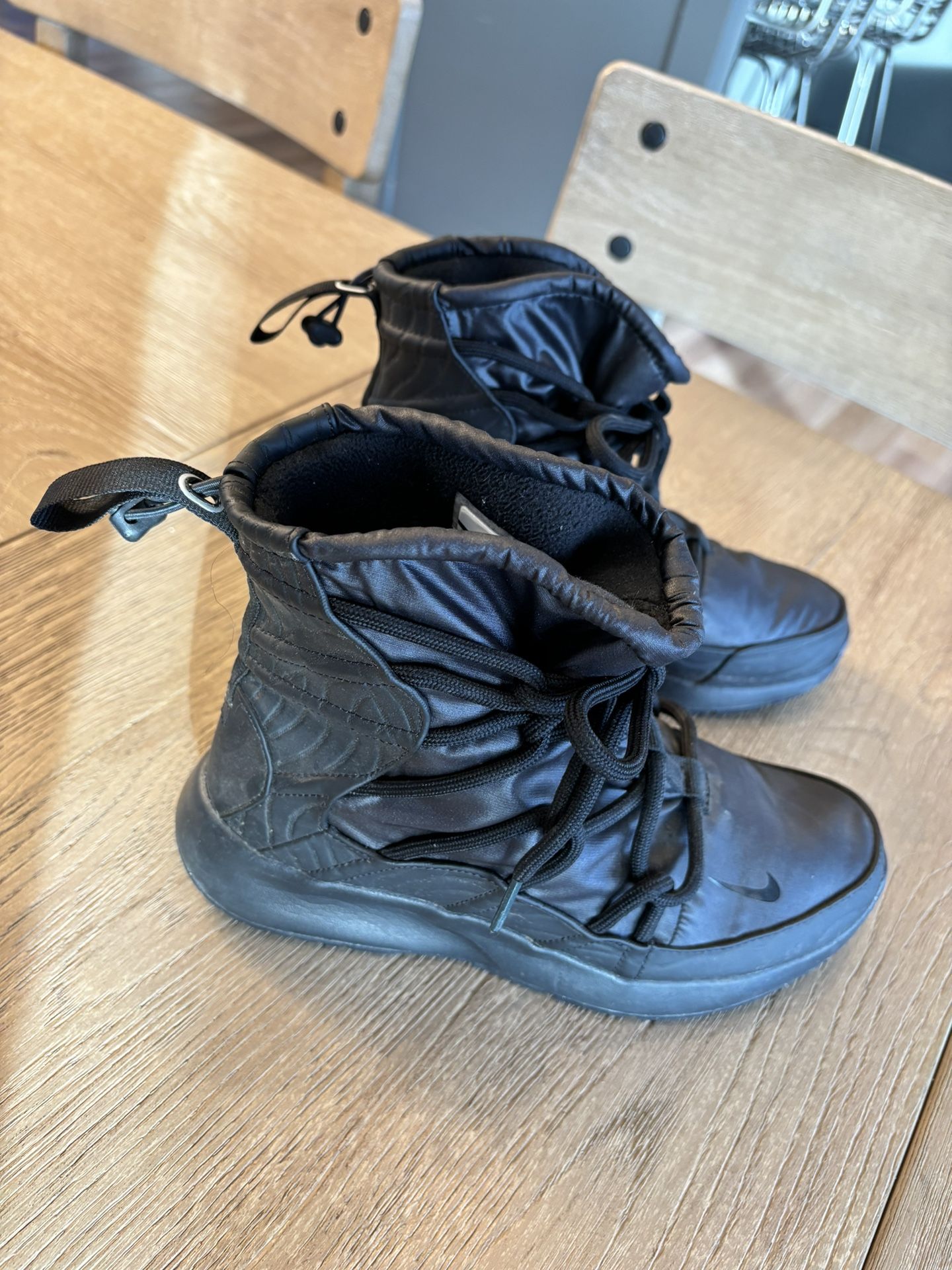 NIKE black Snow Boots-7 Women’s