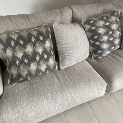 1Couch For 3 Seats