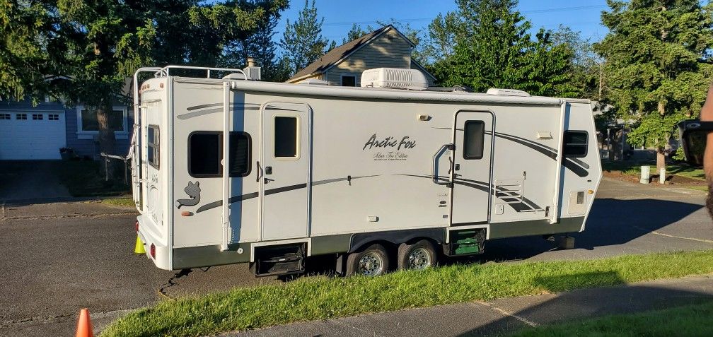 2005 Arctic Fox Silverfox Edition