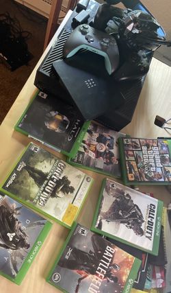 Xbox One + 3 Controllers + Games