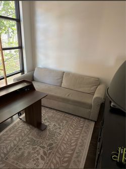 7ft couch non smoking/no pet home