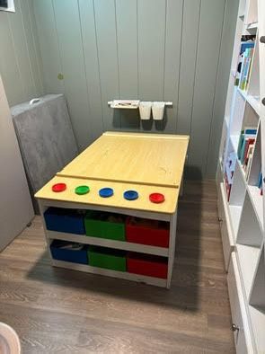 Guidecraft Art Table