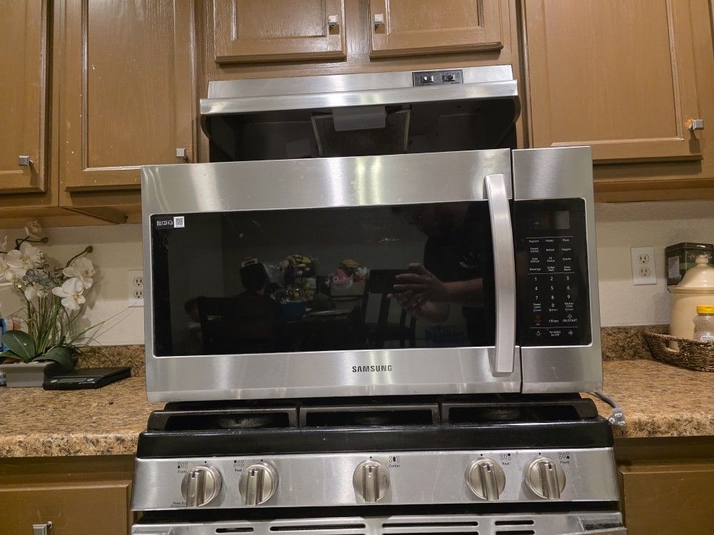 Samsung Model ME19R7041FS