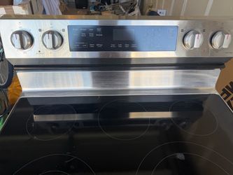 Samsung 6.3 cu. ft. Electric Range (Stainless Steel) — Excellent Condition