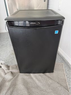 Mini fridge