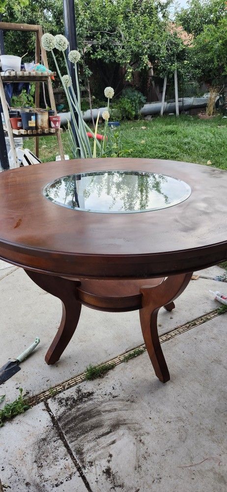 4 Seater Round Oak Table With Glass Center $50