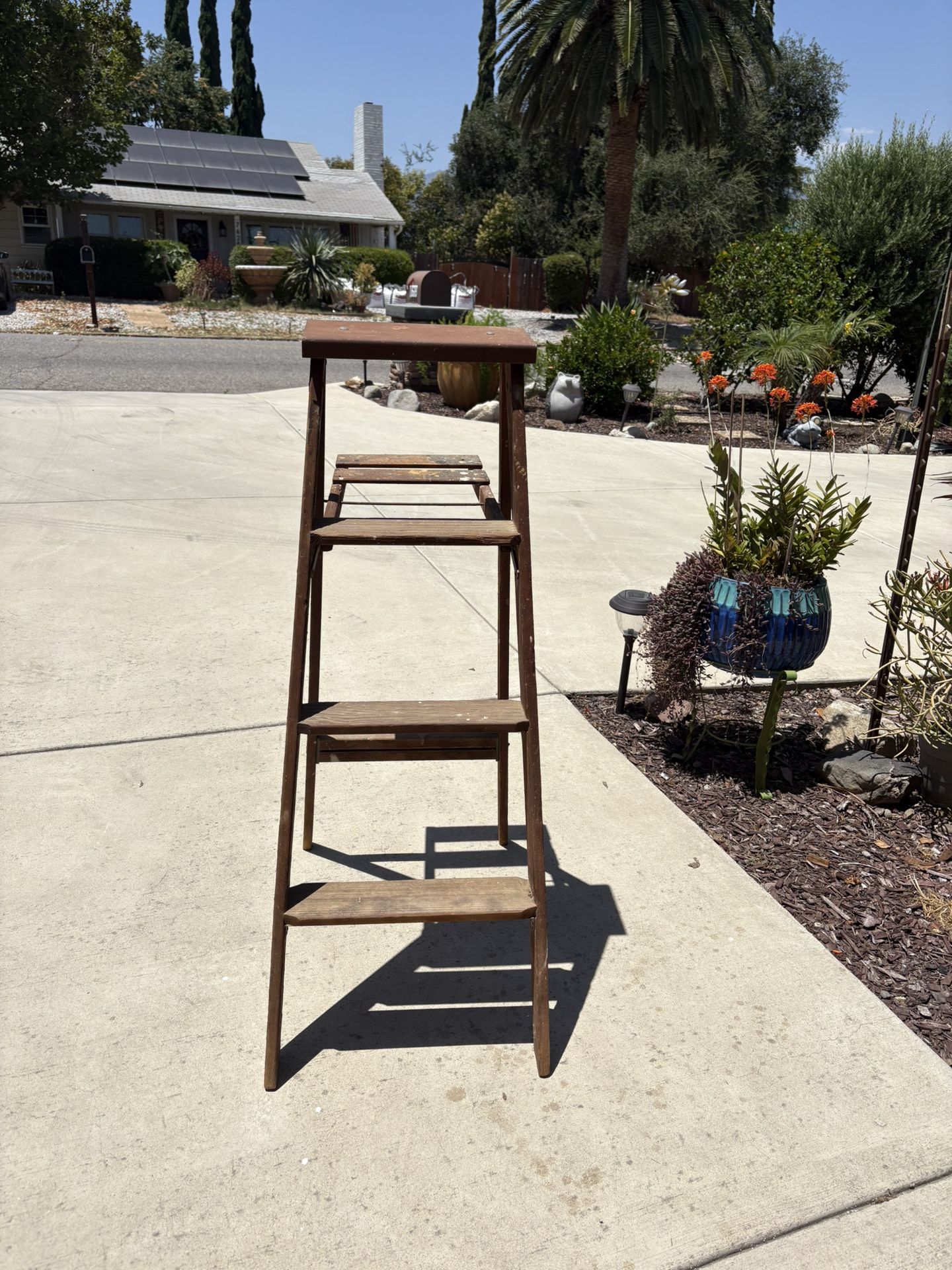 Wooden Ladder - 3 1/2 Feet - Very Sturdy