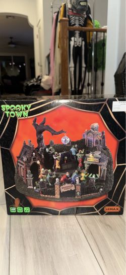 LEMAX Spooky Town